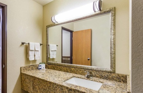 Dickinson Hotel | AmericInn by Wyndham Dickinson