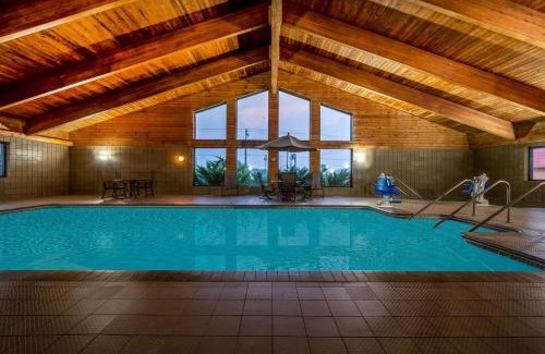 Eau Claire Hotel | AmericInn by Wyndham Eau Claire