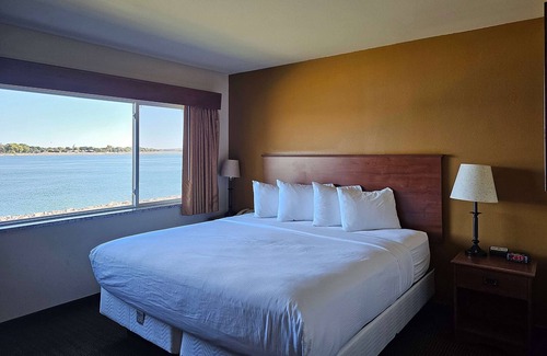 Fort Pierre Hotel | AmericInn by Wyndham Fort Pierre - Conference Center
