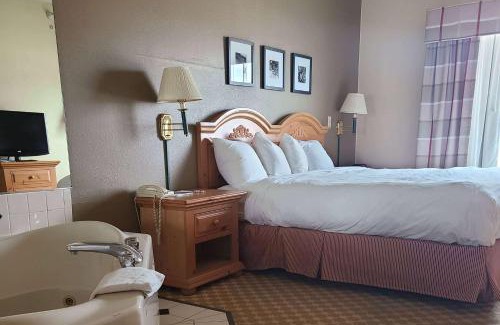 Galesburg Hotel | AmericInn by Wyndham, Galesburg, IL