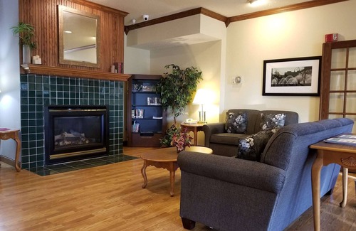 Galesburg Hotel | AmericInn by Wyndham Galesburg