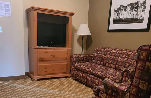 Galesburg Hotel | AmericInn by Wyndham Galesburg