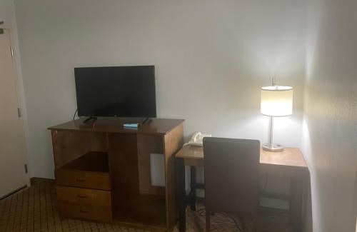 Hartford Hotel | AmericInn by Wyndham Hartford WI