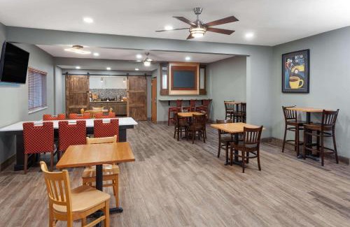 Hudson Hotel | AmericInn by Wyndham Hudson