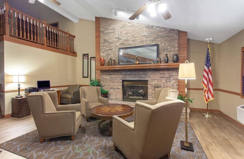 Hutchinson Hotel | AmericInn by Wyndham Hutchinson