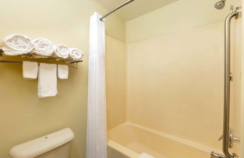 Jefferson Hotel | AmericInn by Wyndham Jefferson