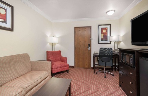 Johnston Hotel | AmericInn by Wyndham Johnston Des Moines