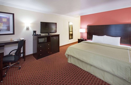 Johnston Hotel | AmericInn by Wyndham Johnston Des Moines