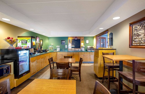 Kearney Hotel | AmericInn by Wyndham Kearney