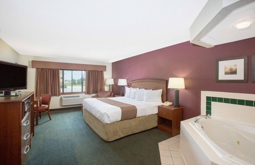 Kearney Hotel | AmericInn by Wyndham Kearney