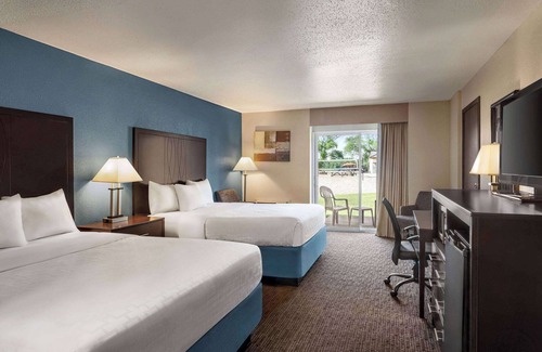 La Crosse Hotel | AmericInn by Wyndham La Crosse Riverfront-Conference Center