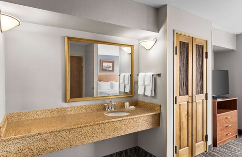 Laramie Hotel | AmericInn by Wyndham Laramie Near University of Wyoming