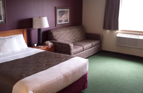 Madison Hotel | AmericInn by Wyndham Madison SD