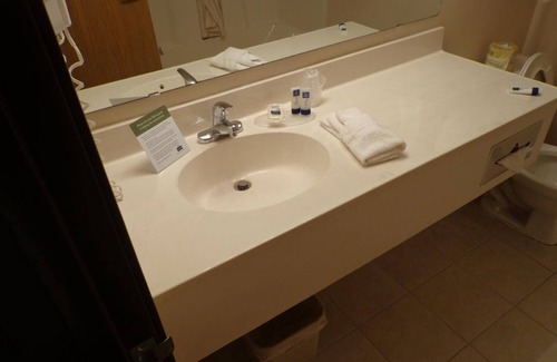 Madison Hotel | AmericInn by Wyndham Madison SD