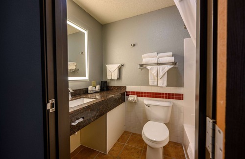 Monroe Hotel | AmericInn by Wyndham Monroe
