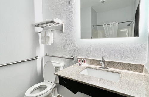 Quincy Hotel | AmericInn by Wyndham Quincy