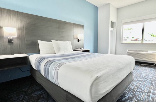 Quincy Hotel | AmericInn by Wyndham Quincy