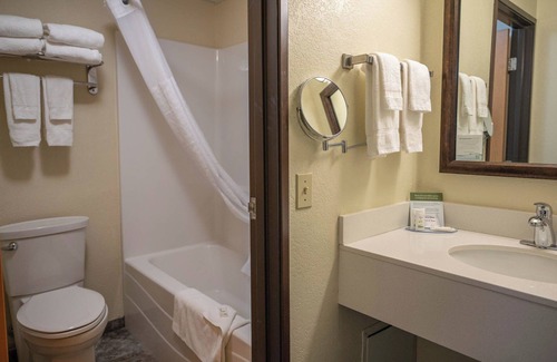 Red Wing Hotel | AmericInn by Wyndham Red Wing