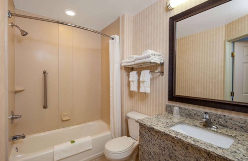 Rochester Hotel | AmericInn by Wyndham Rochester
