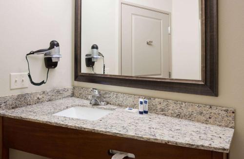 Sibley Hotel | AmericInn by Wyndham Sibley