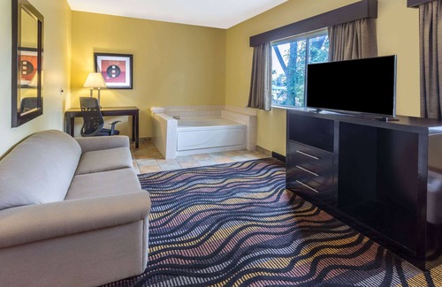 Streator Hotel | AmericInn by Wyndham Streator