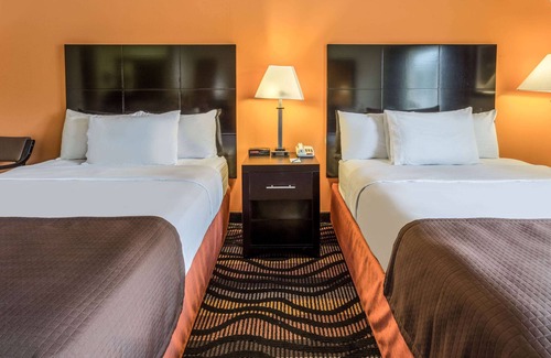 Streator Hotel | AmericInn by Wyndham Streator