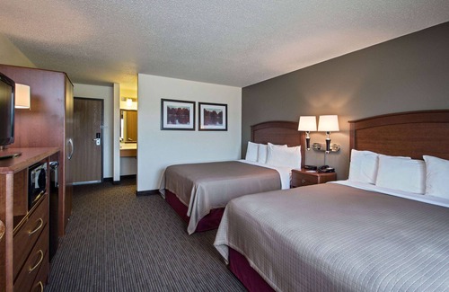 Grundy Center Hotel | AmericInn by Wyndham Grundy Center