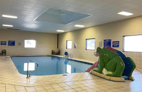 Watertown Hotel | AmericInn by Wyndham Watertown
