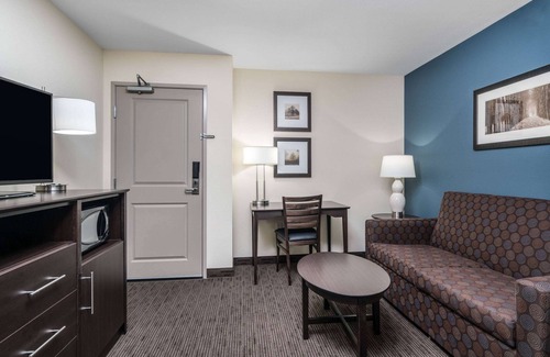 Winona Hotel | AmericInn by Wyndham Winona