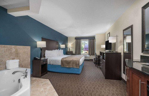 Winona Hotel | AmericInn by Wyndham Winona
