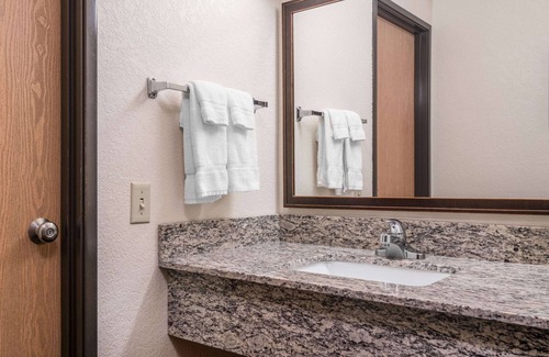 Worthington Hotel | AmericInn by Wyndham Worthington