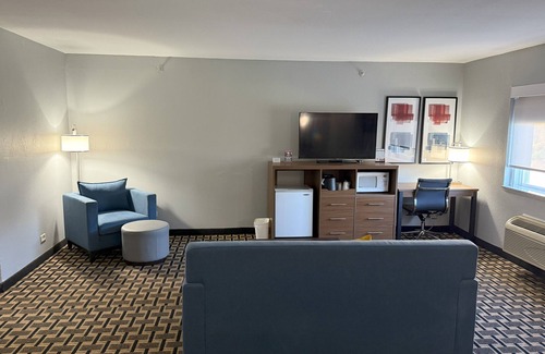 Woodstock Hotel | AmericInn by Wyndham Woodstock IL