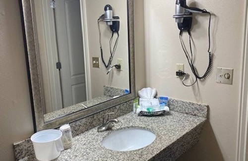 Brookings Hotel | AmeriCoast Inn