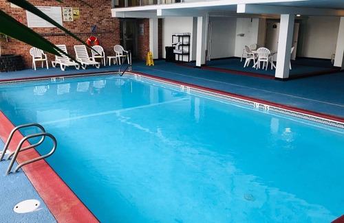 Columbia Hotel | Amerihost Inn & Suites