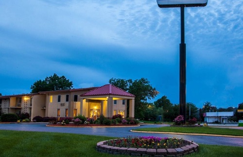 Columbia Hotel | Amerihost Inn & Suites