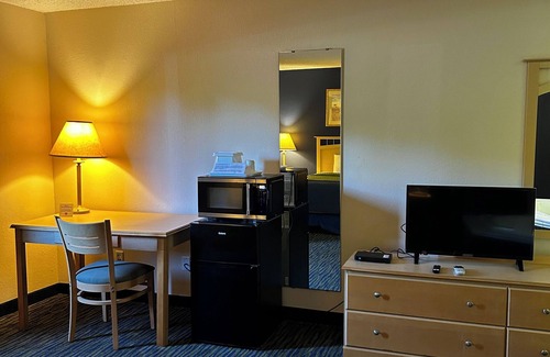 Waverly Hotel | Ameristay Hotel Inn & Suites Waverly