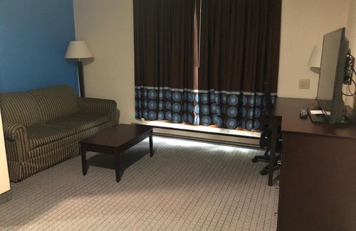 Eau Claire Hotel | Amerivu Inn & Suites