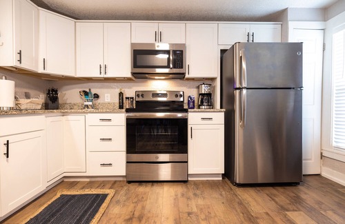 Ames House | Ames Escape - Downtown | Firepit | Fiber WiFi