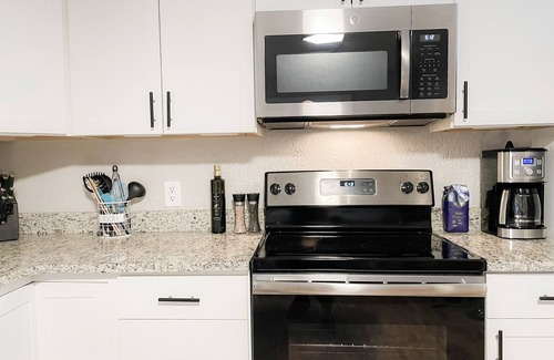Ames House | Ames Escape - Downtown | Firepit | Fiber WiFi