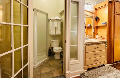 Historic Downtown Savannah Bed & Breakfast | Amethyst Garden Inn