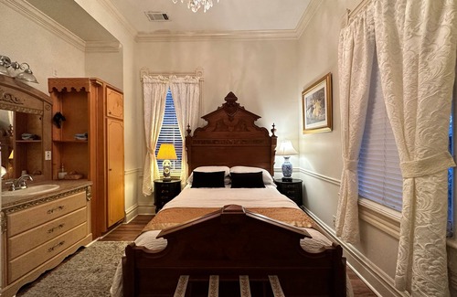 Historic Downtown Savannah Bed & Breakfast | Amethyst Garden Inn