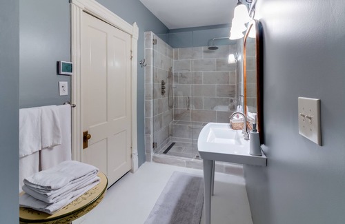 Historic Downtown Savannah Bed & Breakfast | Amethyst Garden Inn
