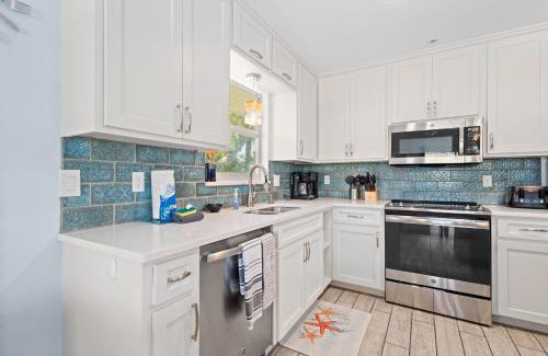 Anna Maria House | Ami Du Soleil Steps To The Beach, Heated Pool