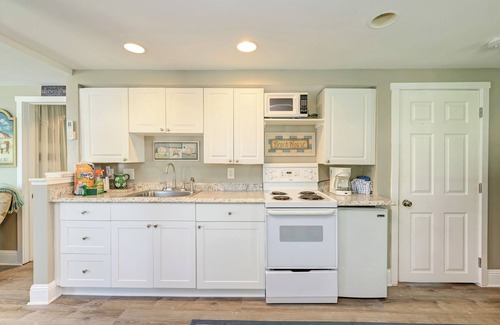 Bradenton Beach House | AMI Lighthouse Cottage-one Minute Walk To The Beach-keyless Locks