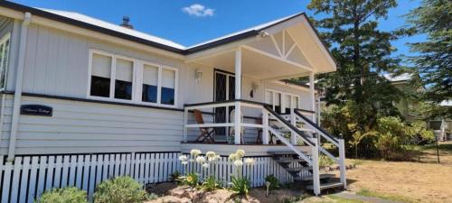Stanthorpe House | Amiens Cottage. Queenslander, charming, central.