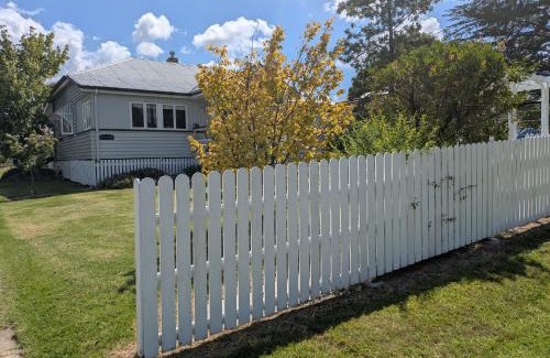 Stanthorpe House | Amiens Cottage. Queenslander, charming, central.