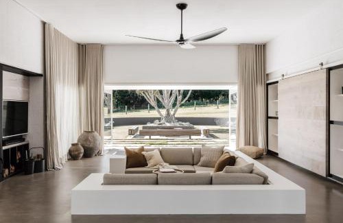 Federal House | Amileka - luxury 25 acre estate with pool