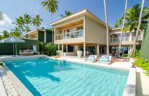 Finolhas Island Hotel | Amilla Maldives Resort and Residences