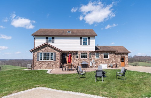 Keene House | Amish Country, Hot Tub, Gorgeous View, sleeps 8