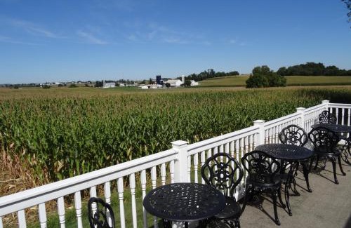 Bird In Hand Hotel | Amish Country Motel